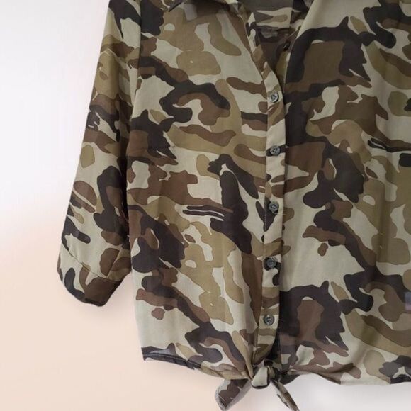 ZENANA Outfitters Semi Sheer Camouflage Front Tie‎ Shirt Med - Picture 4 of 11